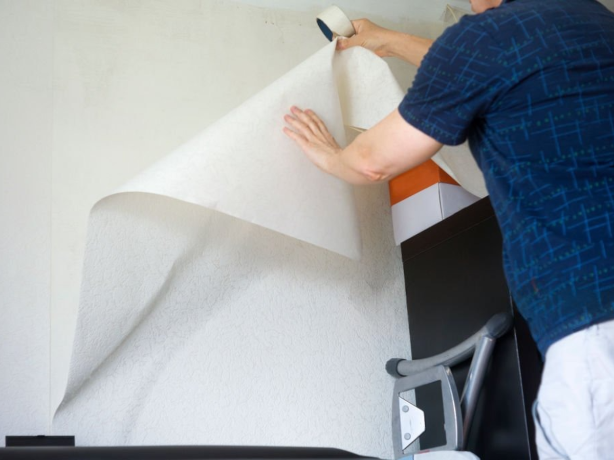 Tapezierarbeiten für saubere und langlebige Wandoberflächen Tapezierarbeiten für hochwertige Wandgestaltungen im Innenausbau mit Fokus auf Präzision und Langlebigkeit