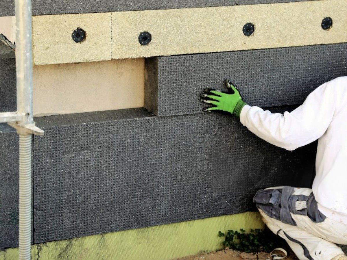 Wärmedämmungssystem (WDVS) - Tosun Bau GmbH Wärmedämmungssysteme (WDVS) an einer Wohnhausfassade zur Verbesserung der Energieeffizienz